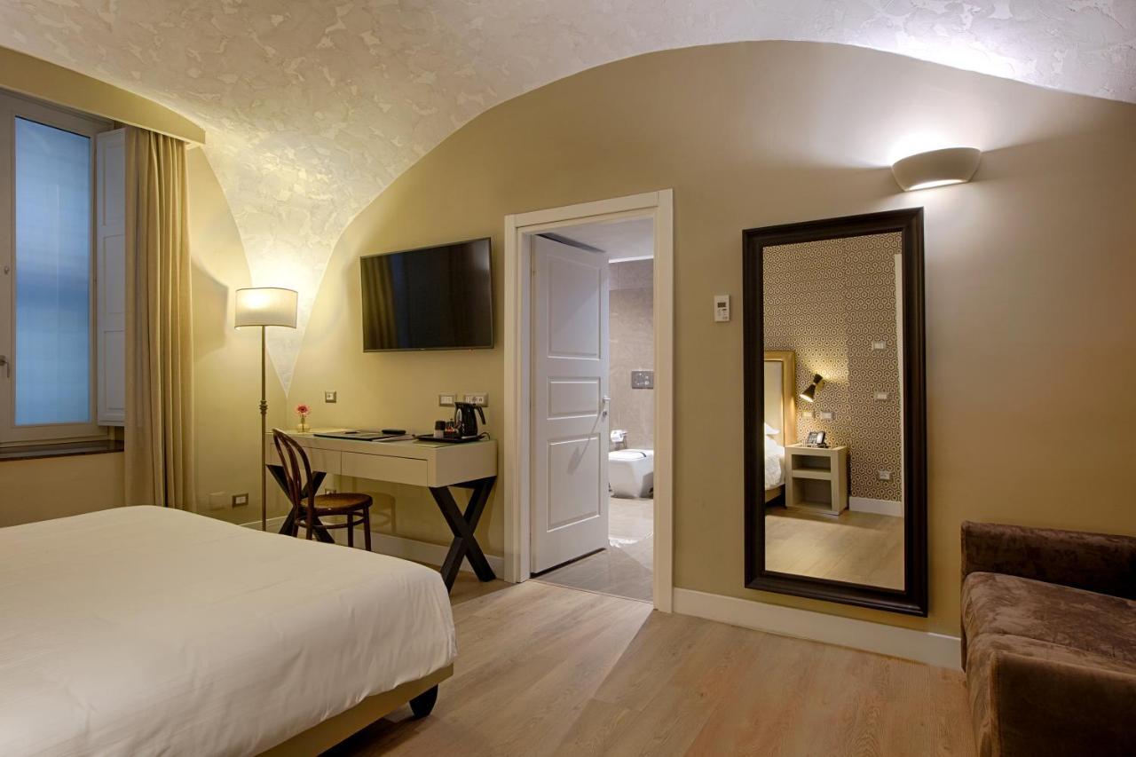 Caruso Place Boutique & Wellness Suites Naples Exterior photo